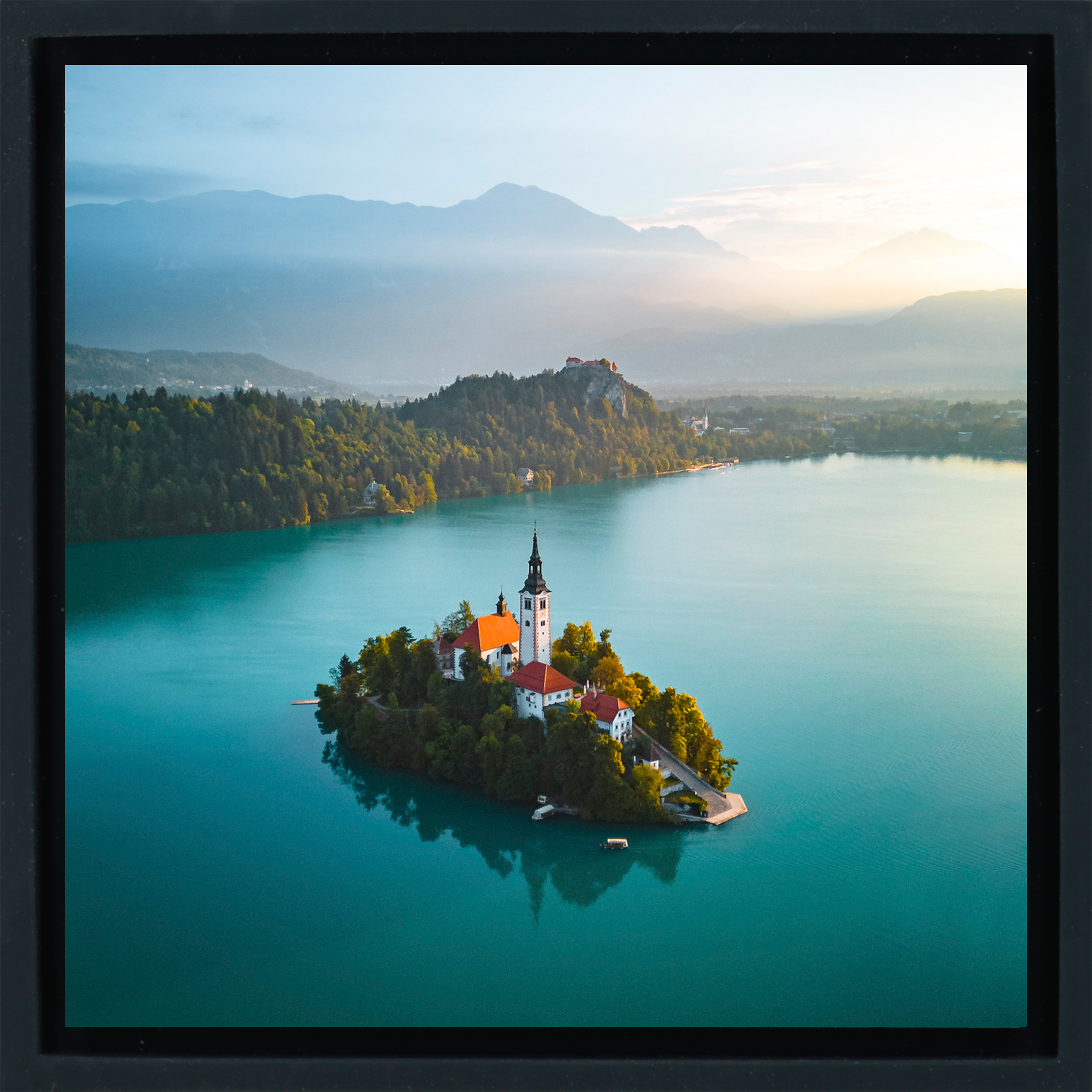 Island - Schwarze Verpackung