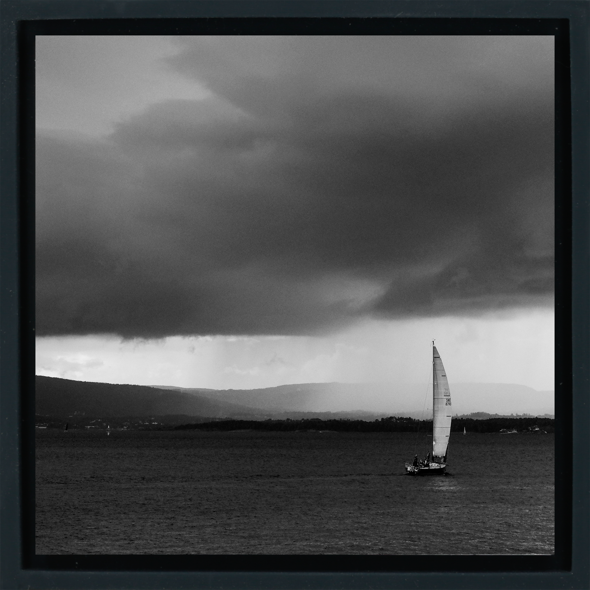 Dark Skies, Silent Sails - Zwarte Wrapp