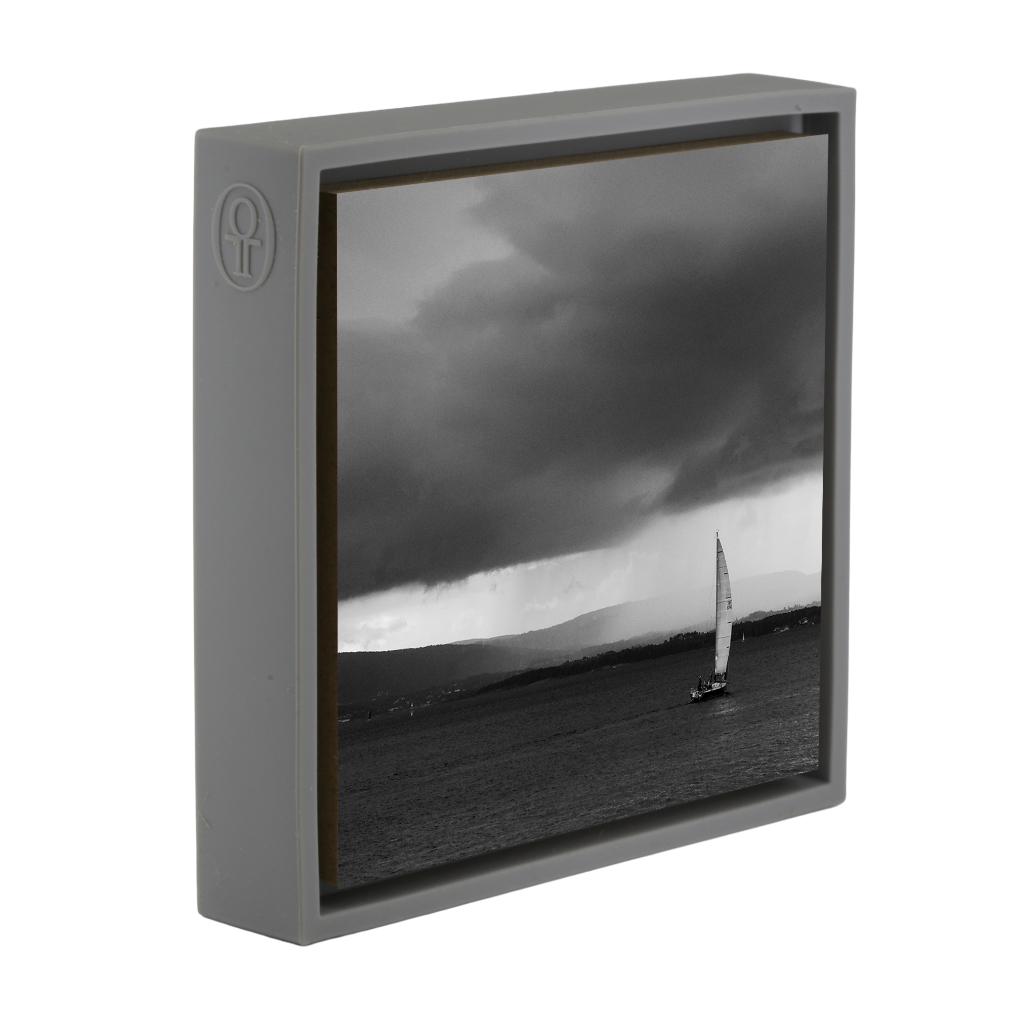 Dark Skies, Silent Sails - Grijze Wrapp