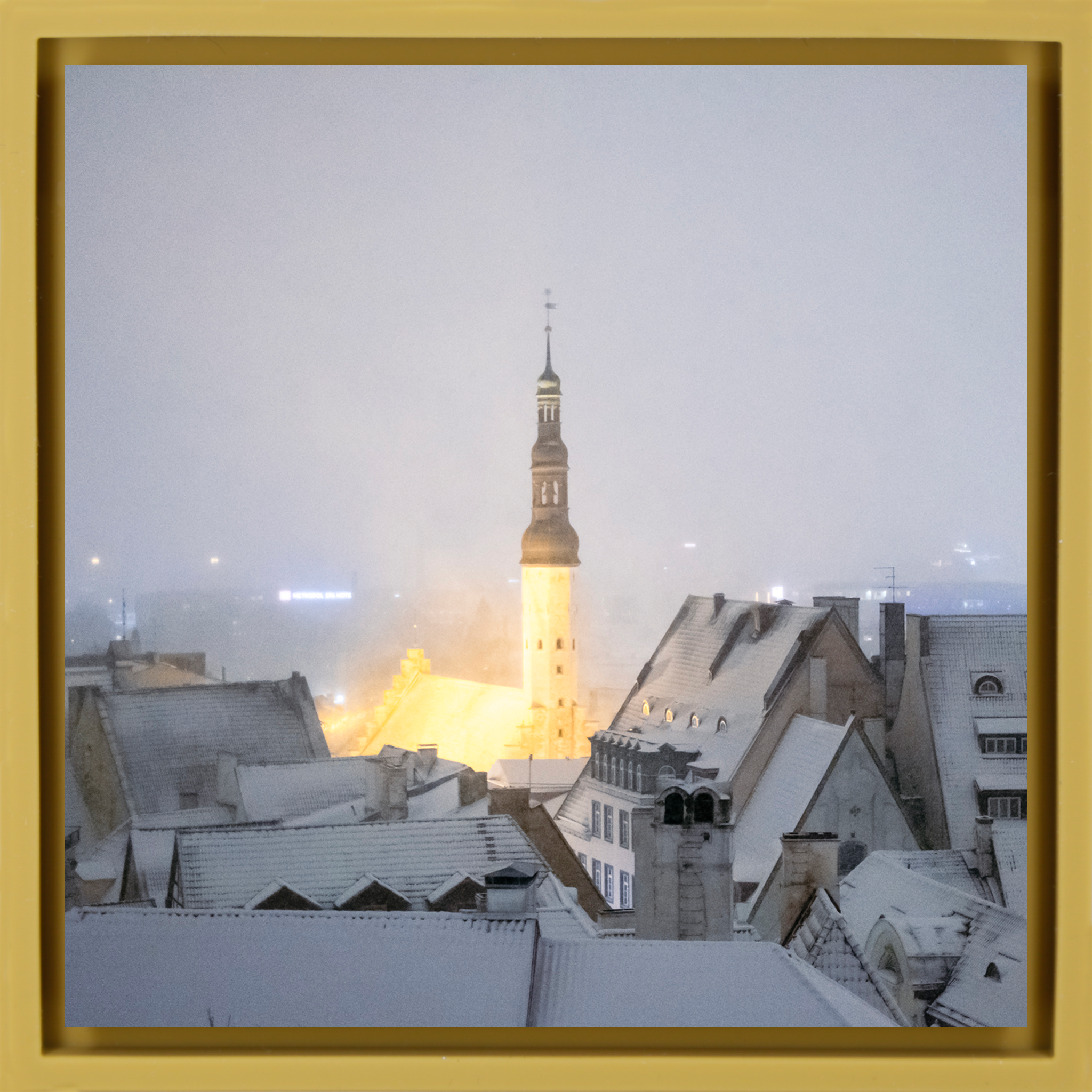 Tallinn Old Town Winter - Okergele Wrapp