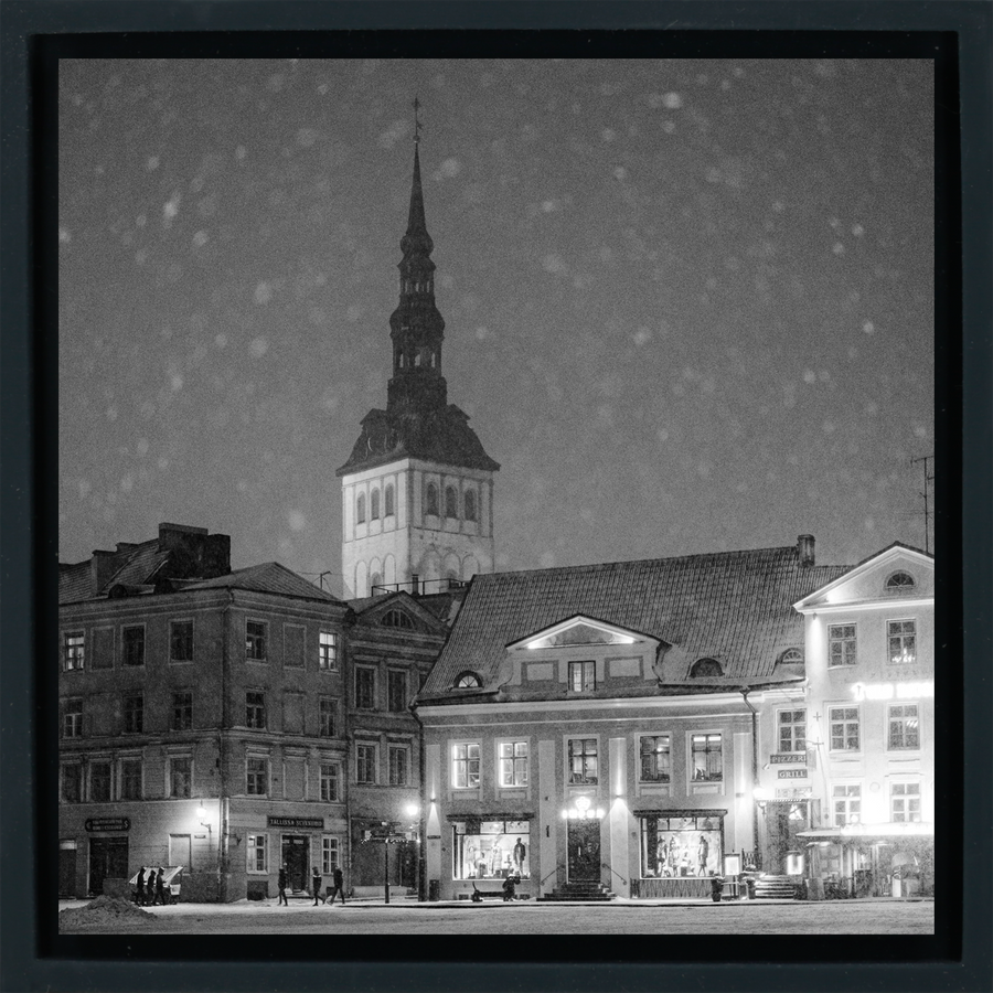 Tallinn Snowy Evening - Black Wrapp