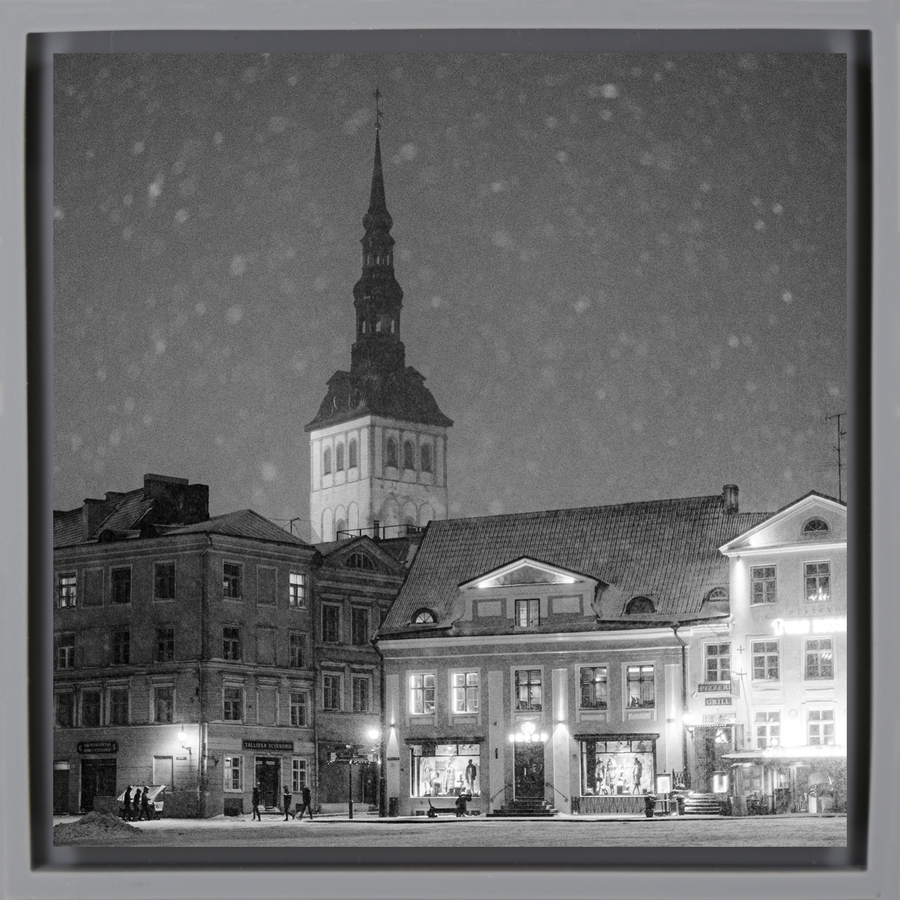 Tallinn Snowy Evening - Grijze Wrapp