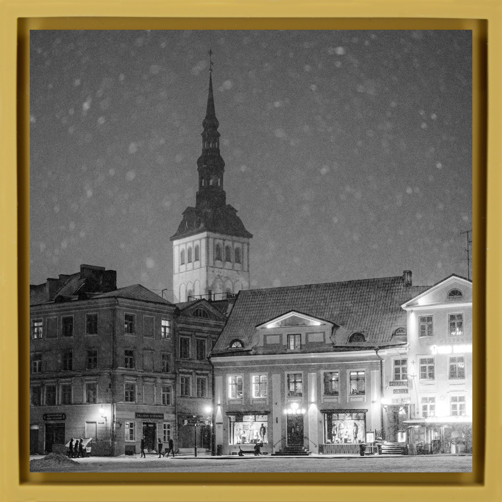 Tallinn Snowy Evening - Okergele Wrapp