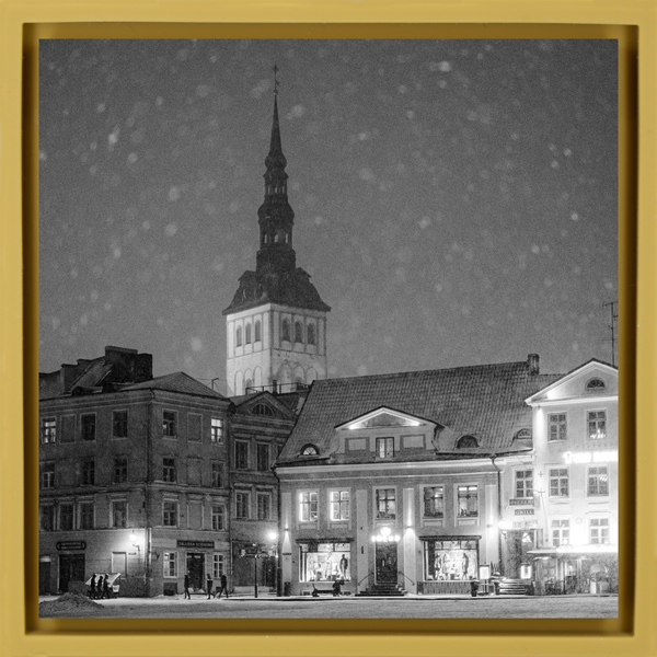Tallinn Snowy Evening - Okergele Wrapp