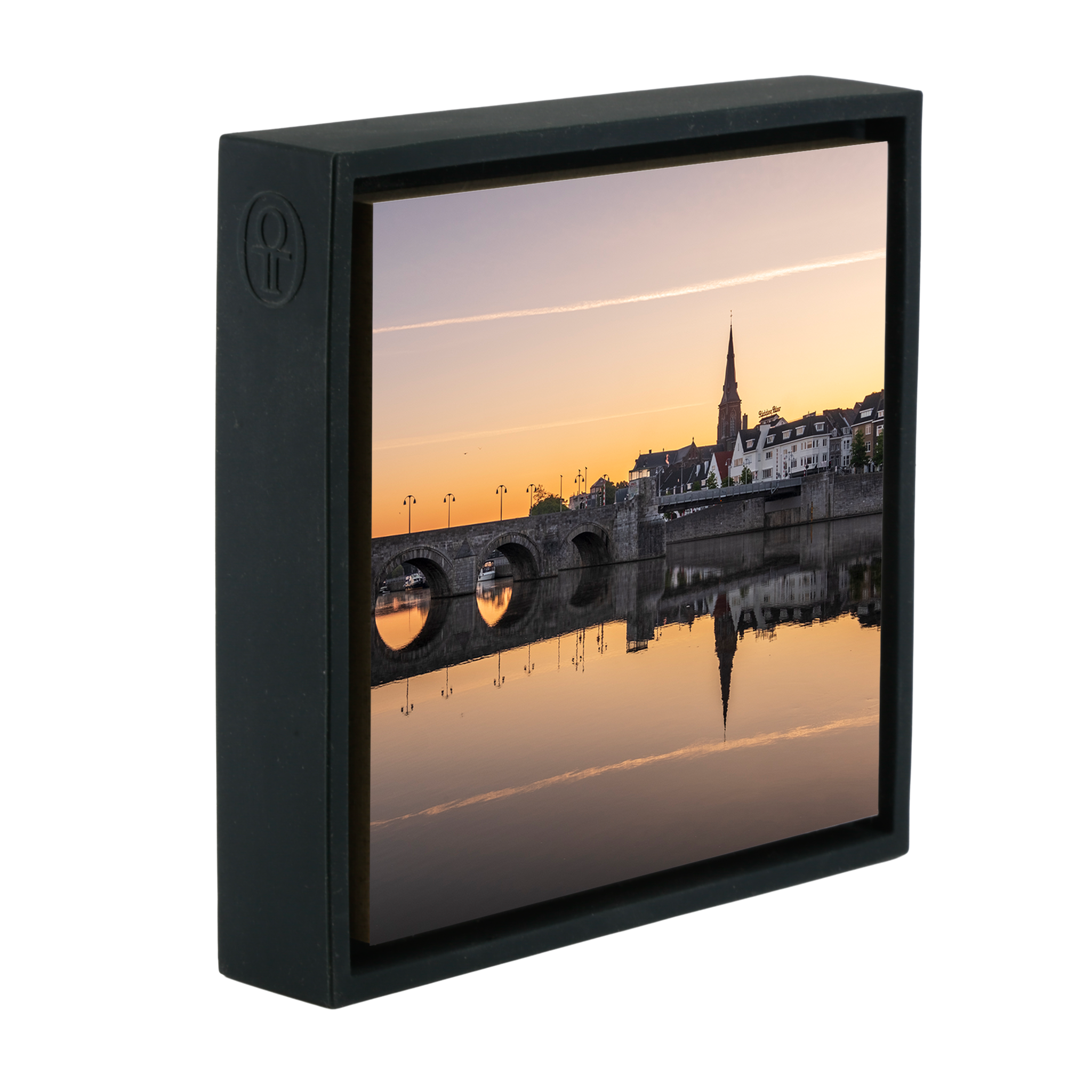 St Servaas Bridge- Black Wrapp