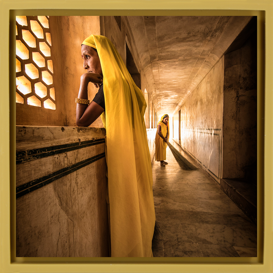 The Yellow Sweepers of Agra Fort - Okergele Wrapp