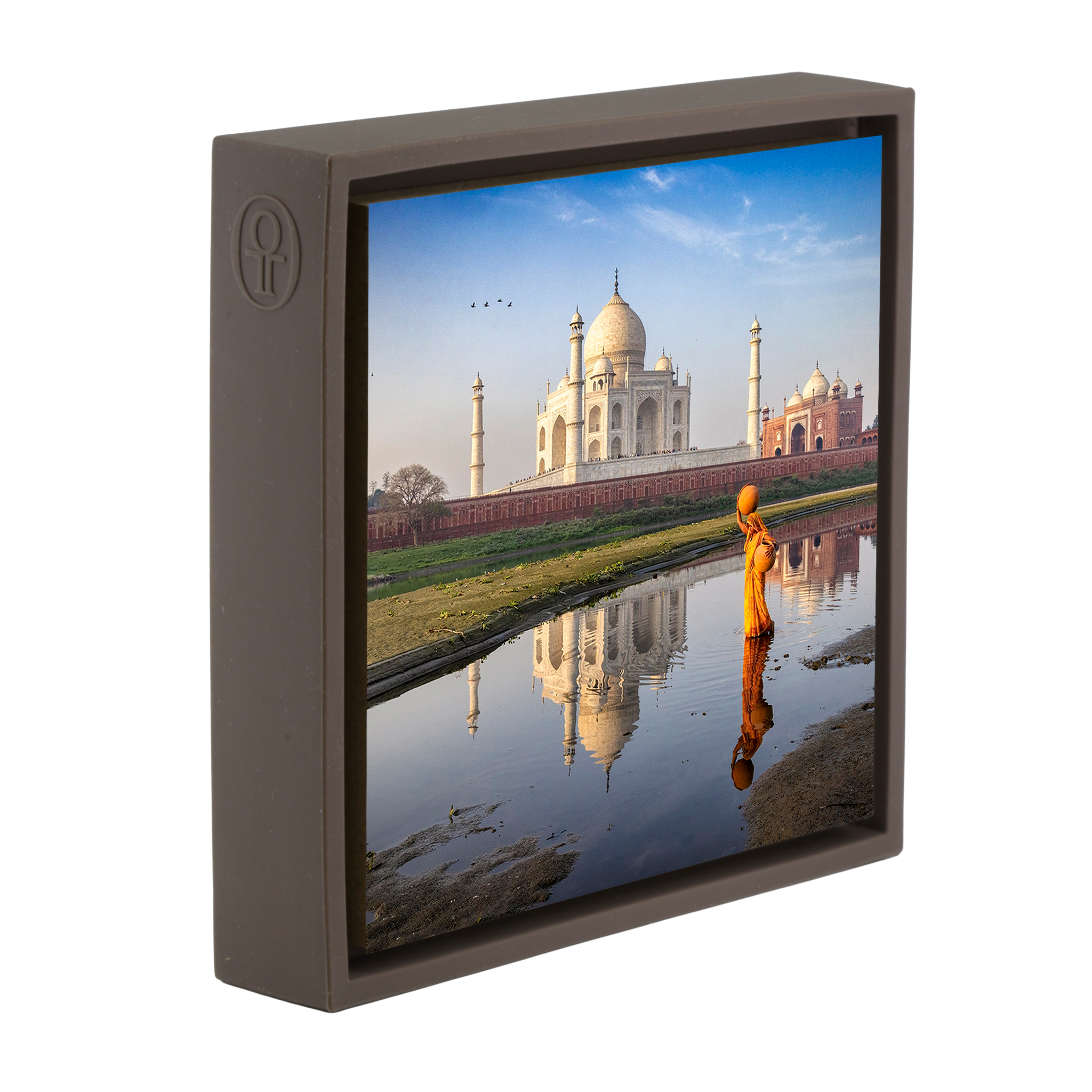 Walking Behind The Taj Mahal - Bruine Wrapp