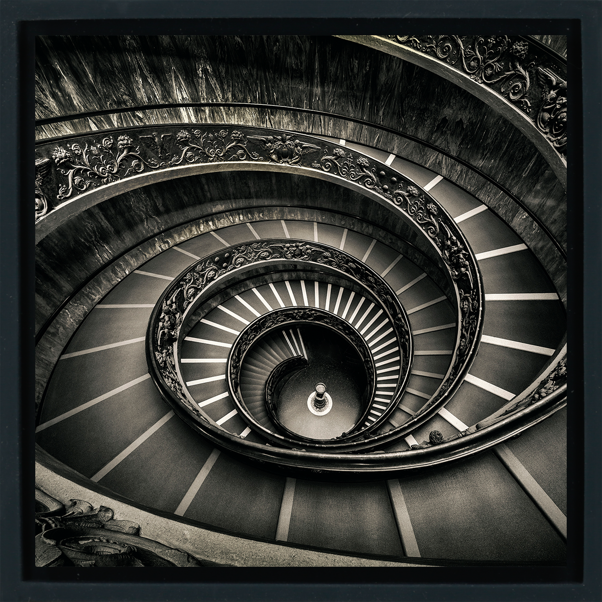 The Momo Spiral Staircase - Zwarte Wrapp