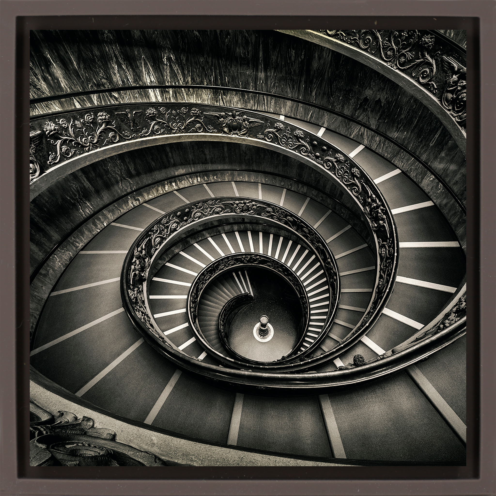 The Momo Spiral Staircase - Bruine Wrapp