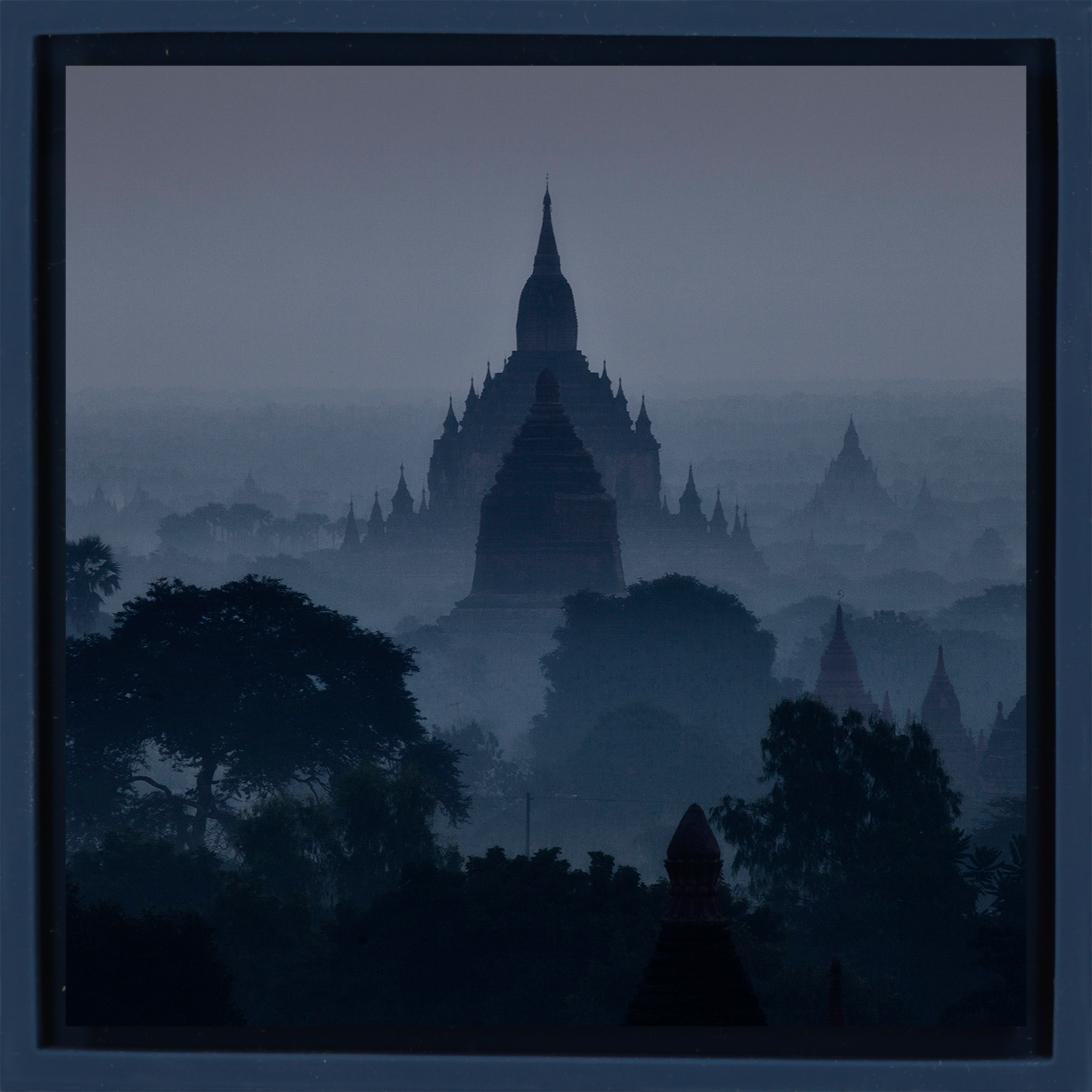 The Temples of Bagan Burma at Sunrise - Donkerblauwe Wrapp