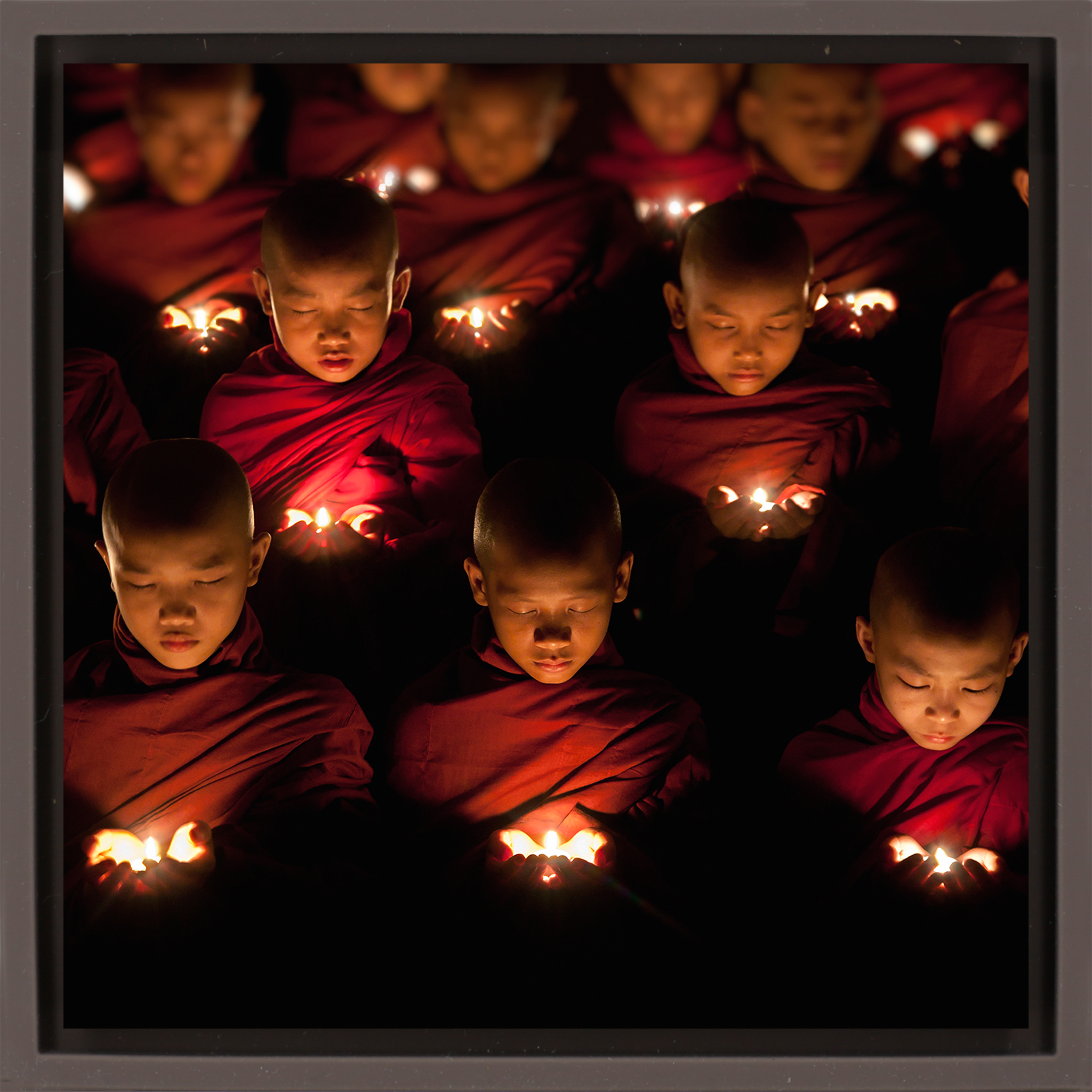 Young Monk Boys Praying - Bruine Wrapp