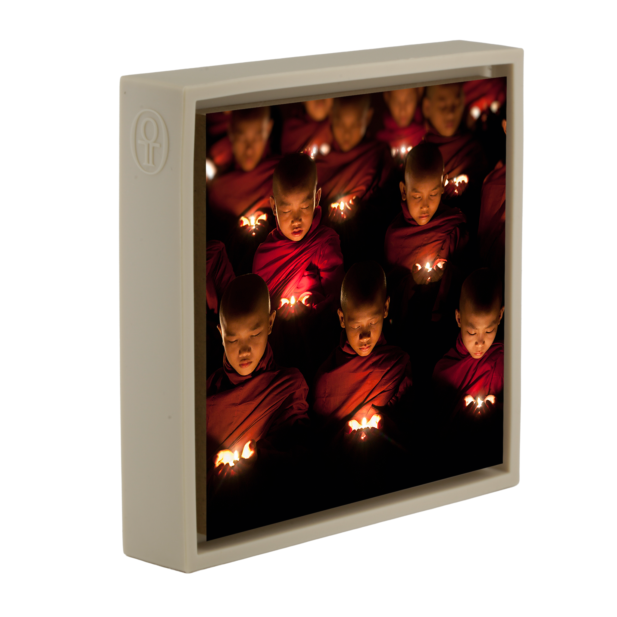 Young Monk Boys Praying - Zandkleurige Wrapp