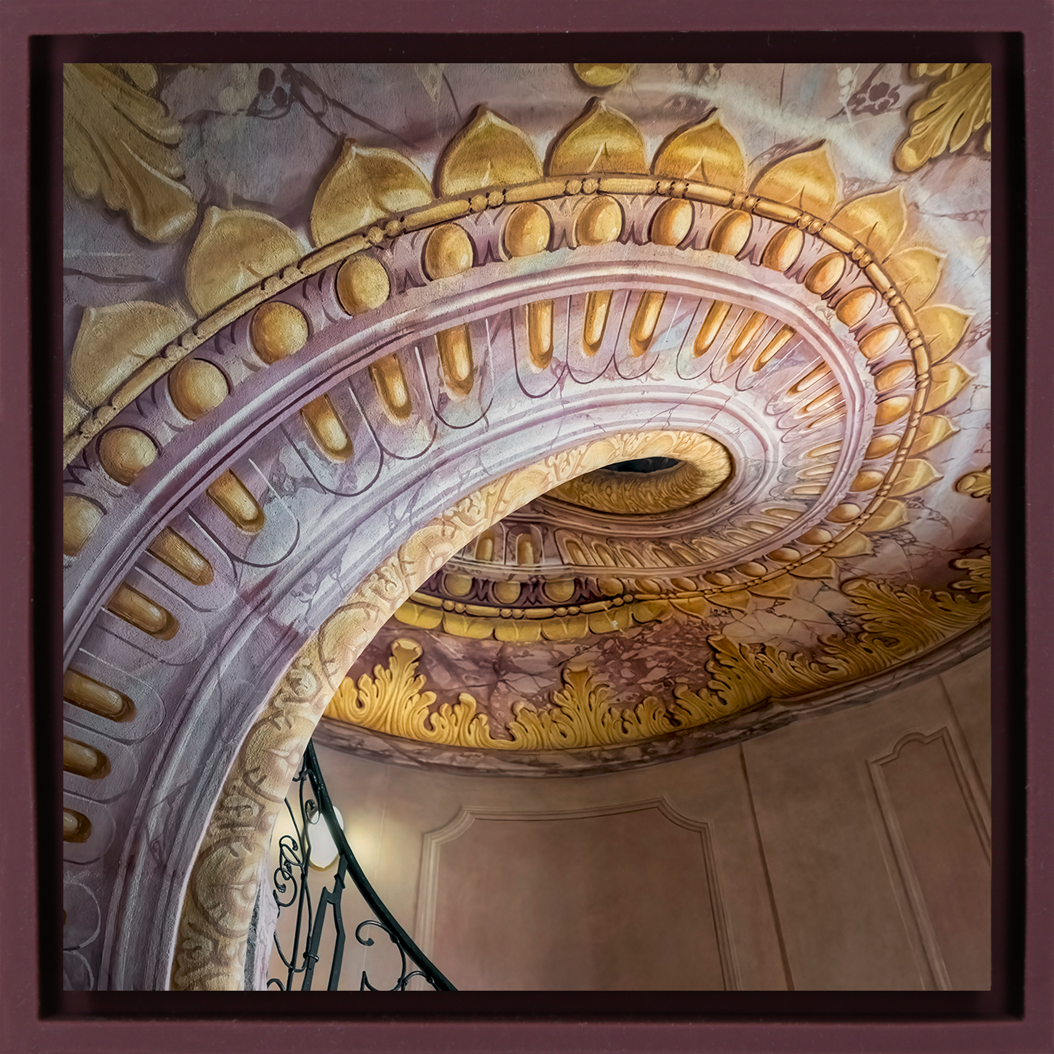 Melk Abbey Stairs - Paarse Wrapp